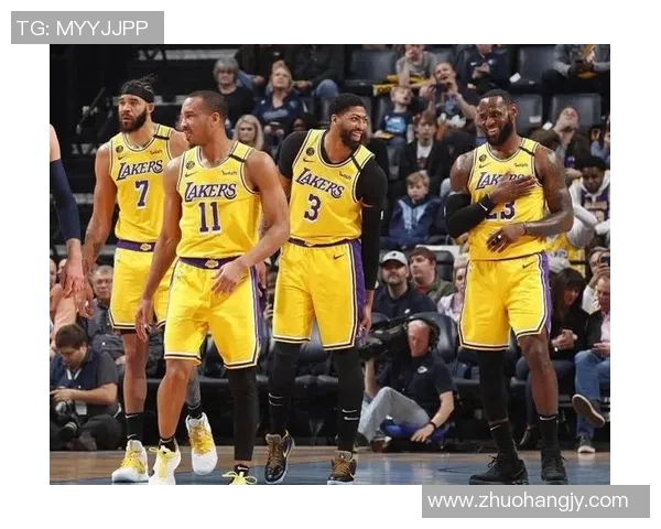 火箭队与灰熊队激战正酣谁能在这场较量中笑到最后